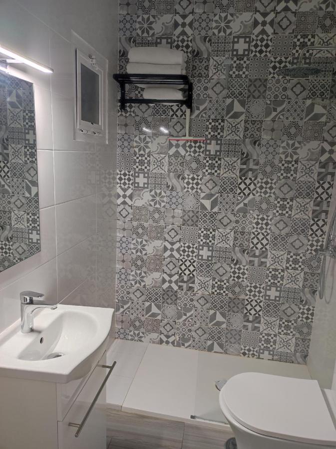 Saltillo Alto Gray Studio. Vistas Al Mar Y Piscina Torremolinos Eksteriør billede